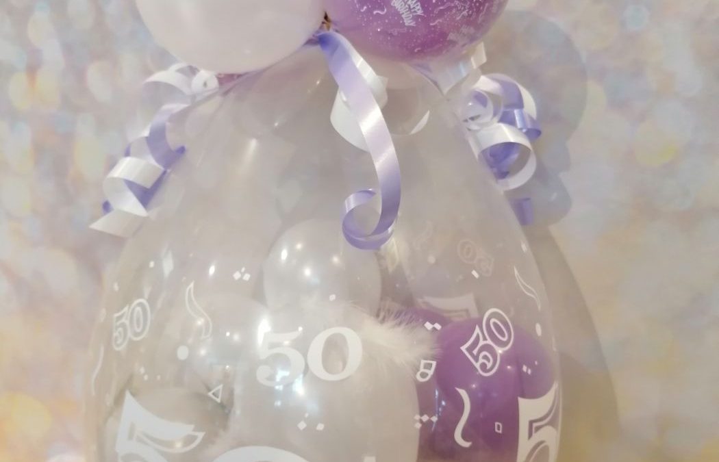 Geschenkballon zum 50. Geburtstag in lila weiß